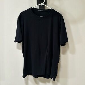Robert Barakett black T shirt